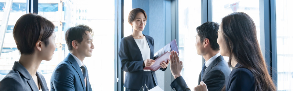 企業研修にかかる料金の目安・負担の基準・変動要素とは？